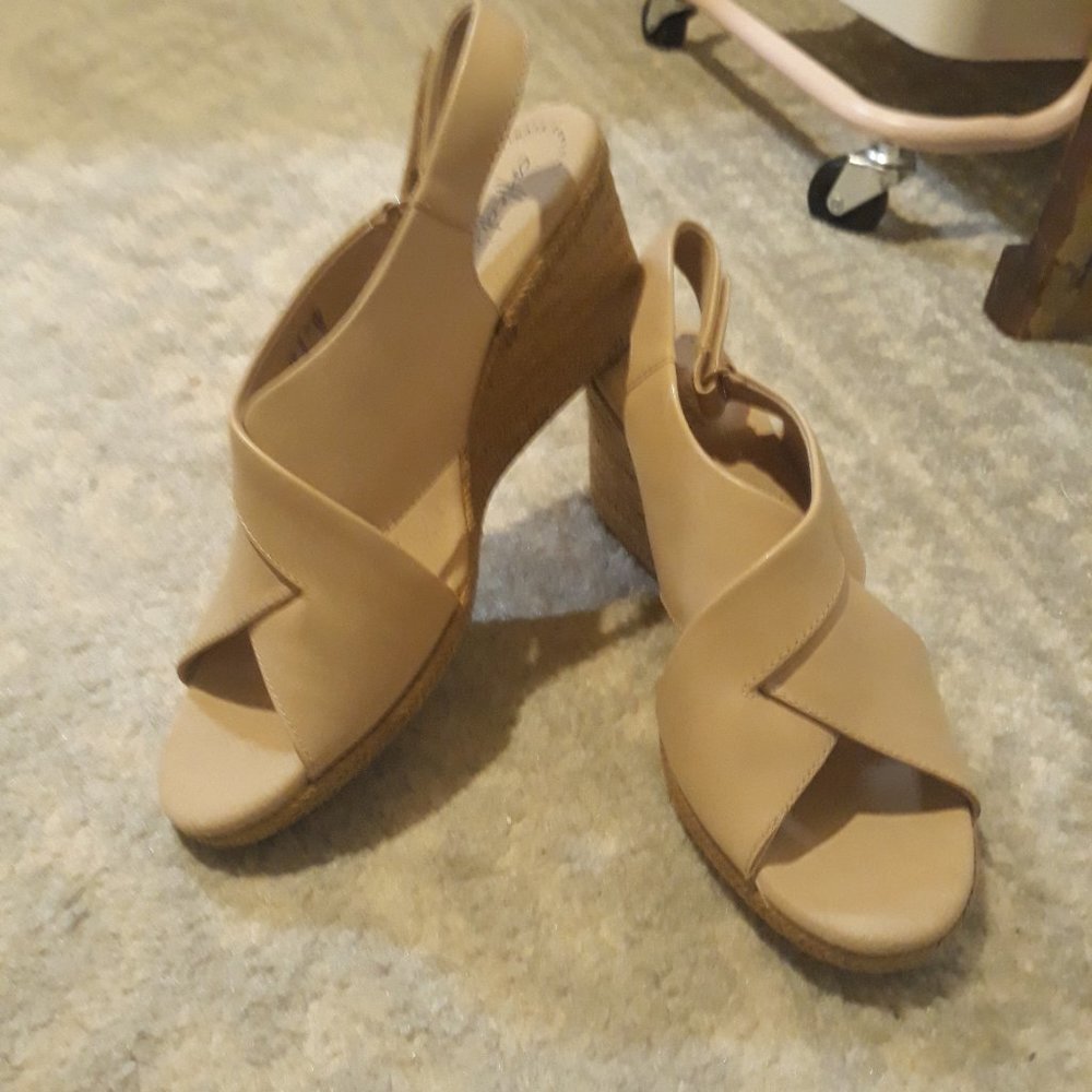 Clarks Ultimate Comfort Collection Tan SZ 10 COMFY Sandals Espadrille Heels